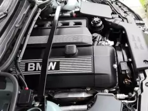 Под капотом двигатель BMW M54B30