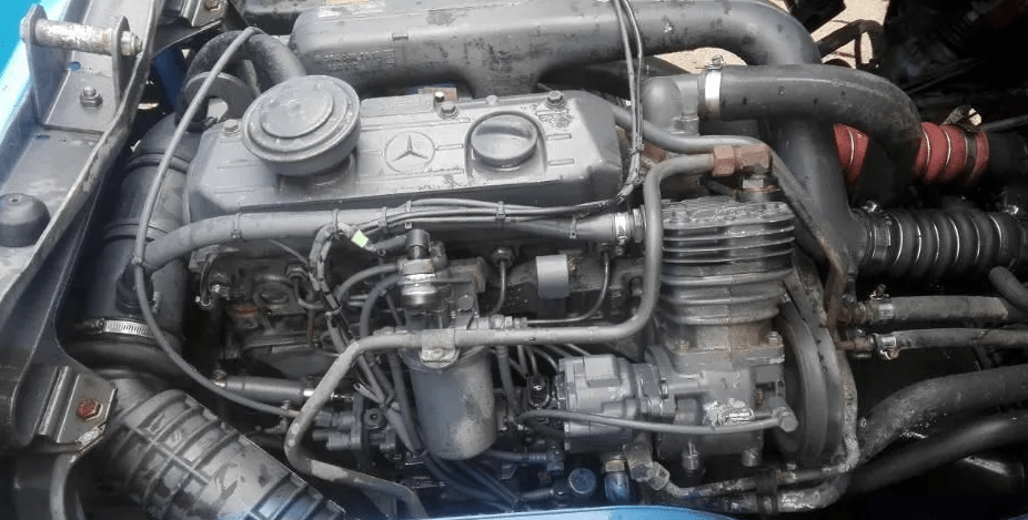 Под капотом двигатель Mercedes OM364.