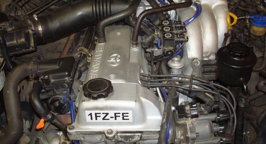 Под капотом двигатель Toyota 1FZ