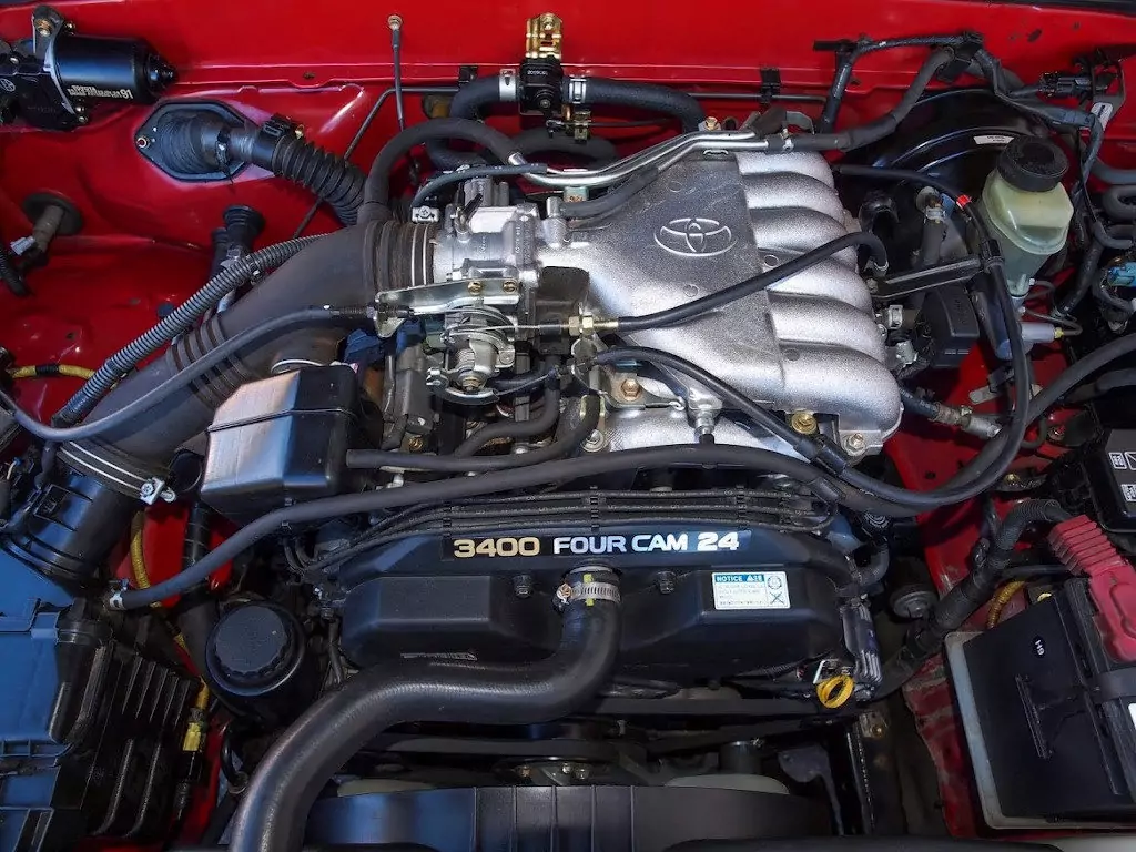 Под капотом двигатель Toyota 5VZ-FE